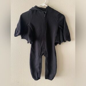 Old Navy 2T Bat costume- toddler Black Hooded One-Piece costume Romper
